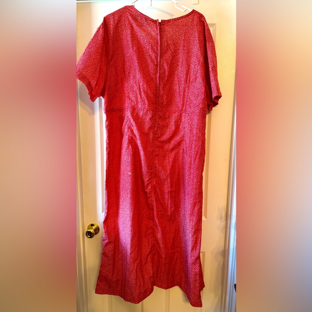 Red Dress with white flowers and a blue dot
Size 2X